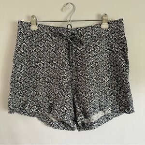 SIGRID OLSEN Shorts Blue white floral BOHO 100% Linen Beach Shorts Size L